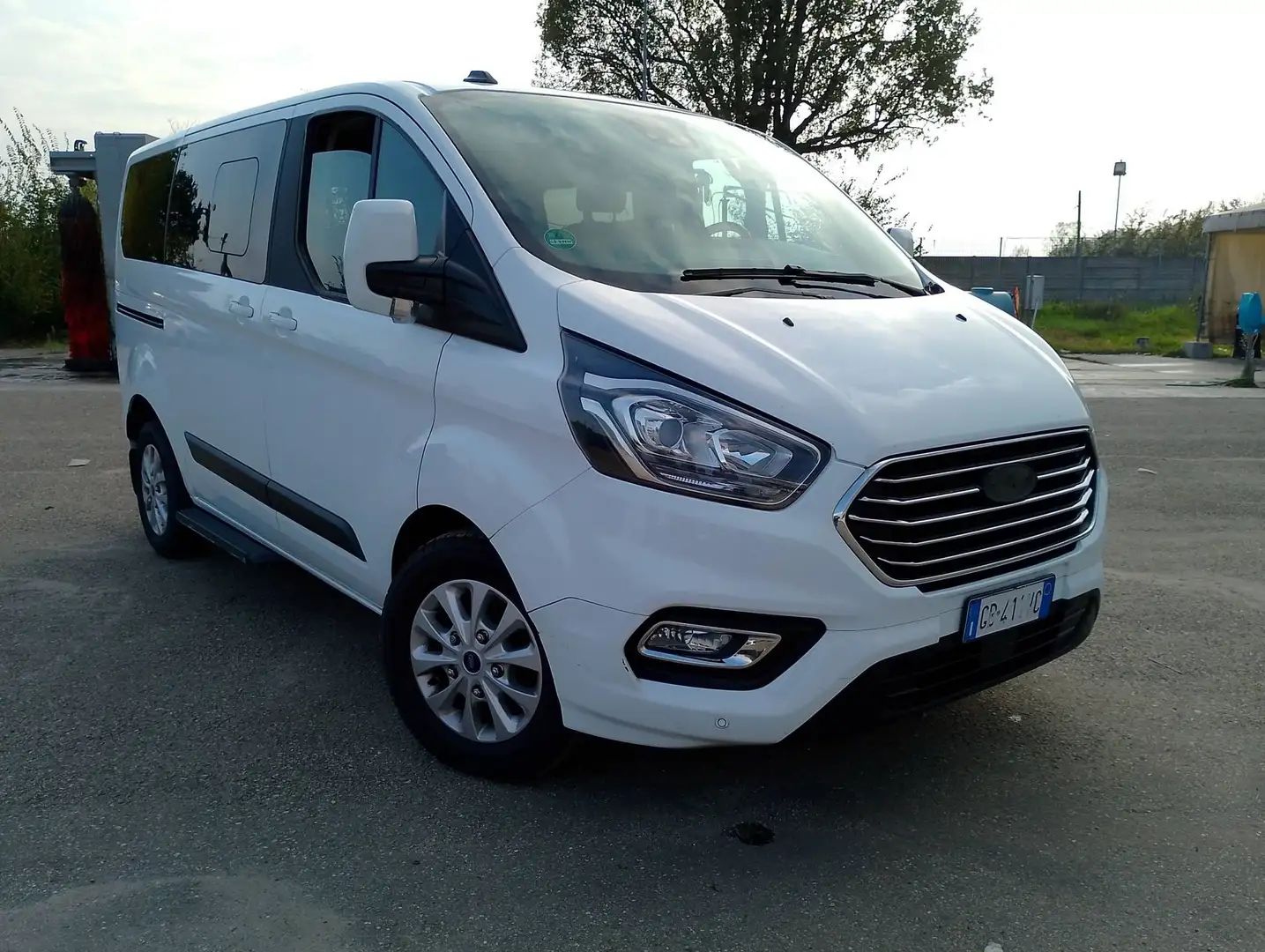 Ford Tourneo Custom 320 2.0 tdci 130cv trend Bianco - 2