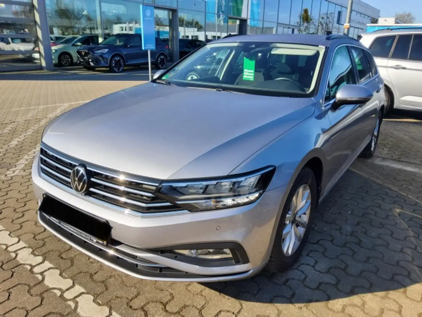 Volkswagen Passat Variant 1.5 TSI DSG Business AHK/ACC/Sitz Silber - 2