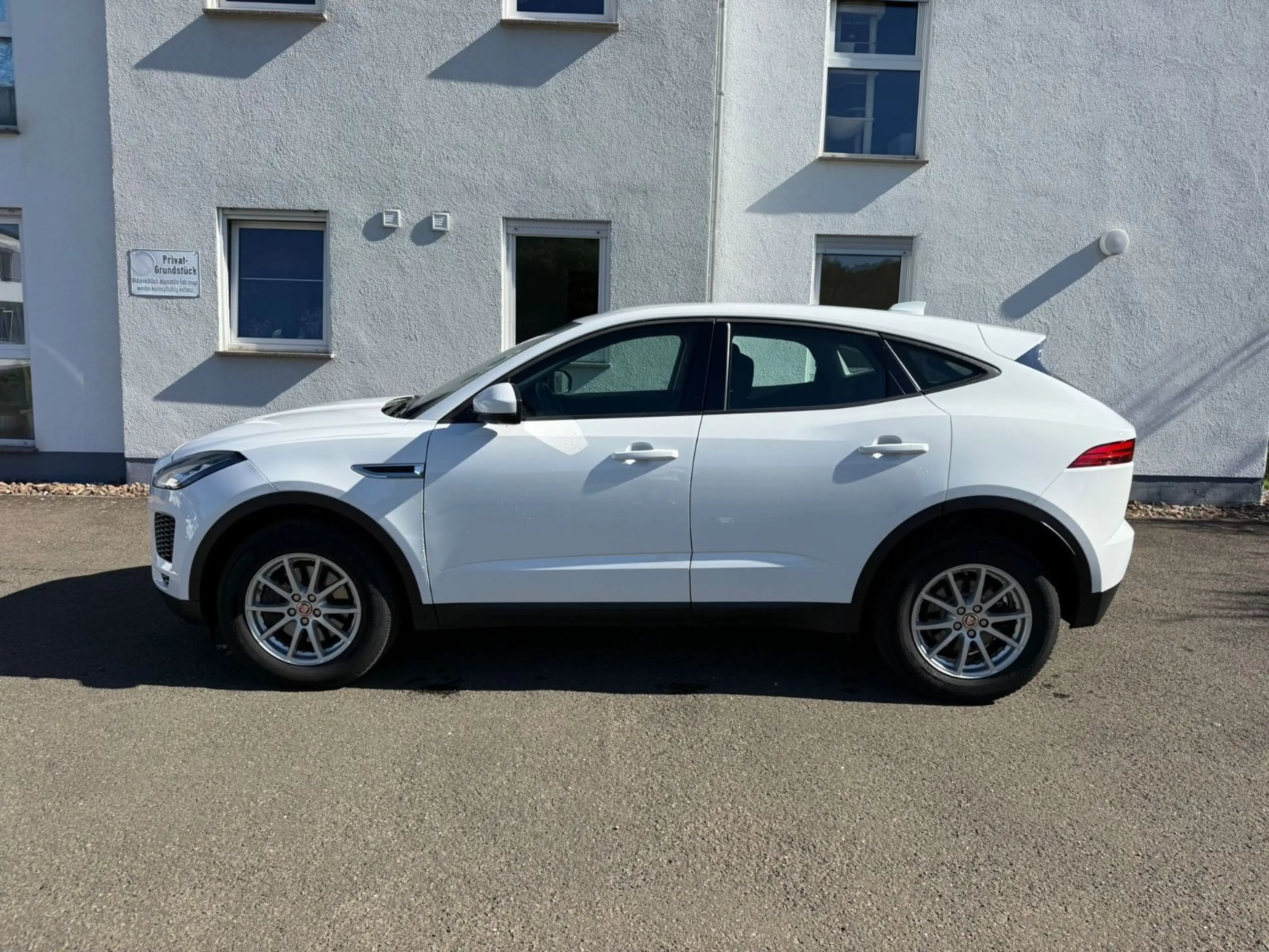 Jaguar E-Pace E-PACE Basis — photo 5