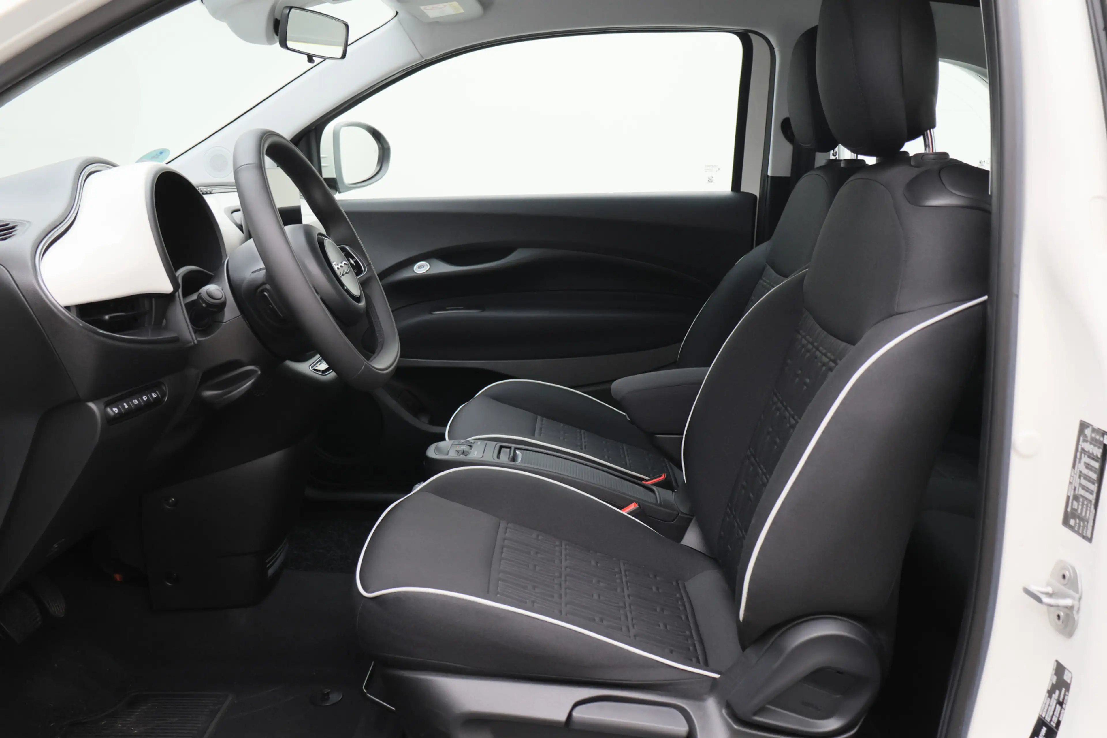 Fiat 500C Icon 42 kWh SOH 95%, Camera, Apple Carplay, Keyles — photo 11
