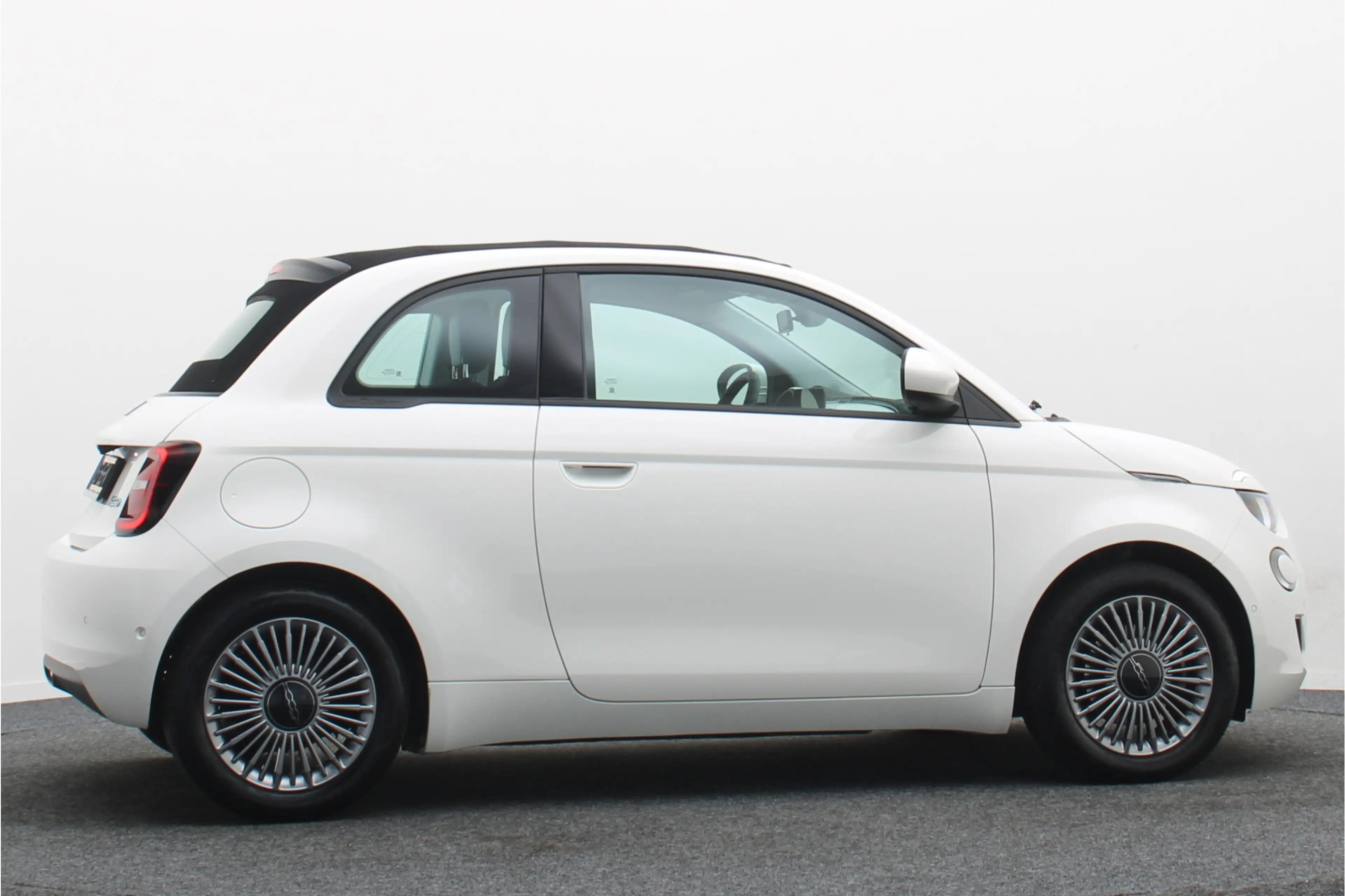 Fiat 500C Icon 42 kWh SOH 95%, Camera, Apple Carplay, Keyles — photo 9
