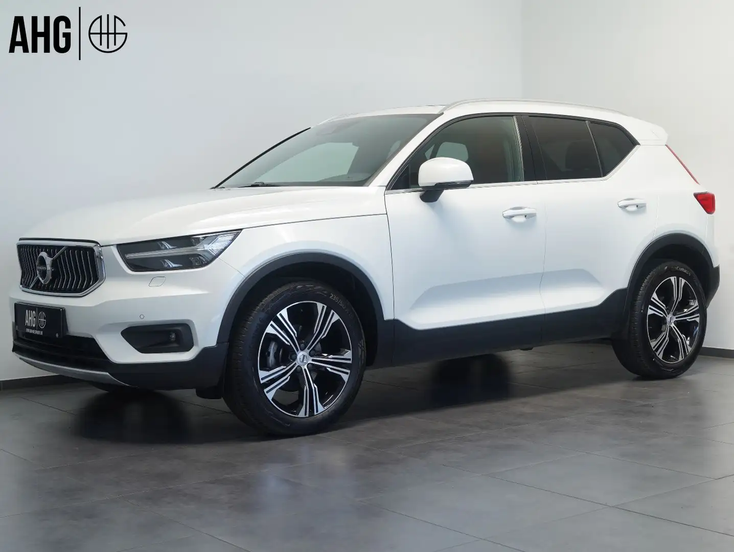Volvo XC40 T3 Inscription LED/NAVI/ACC/LEDER/PANO Bílá - 1