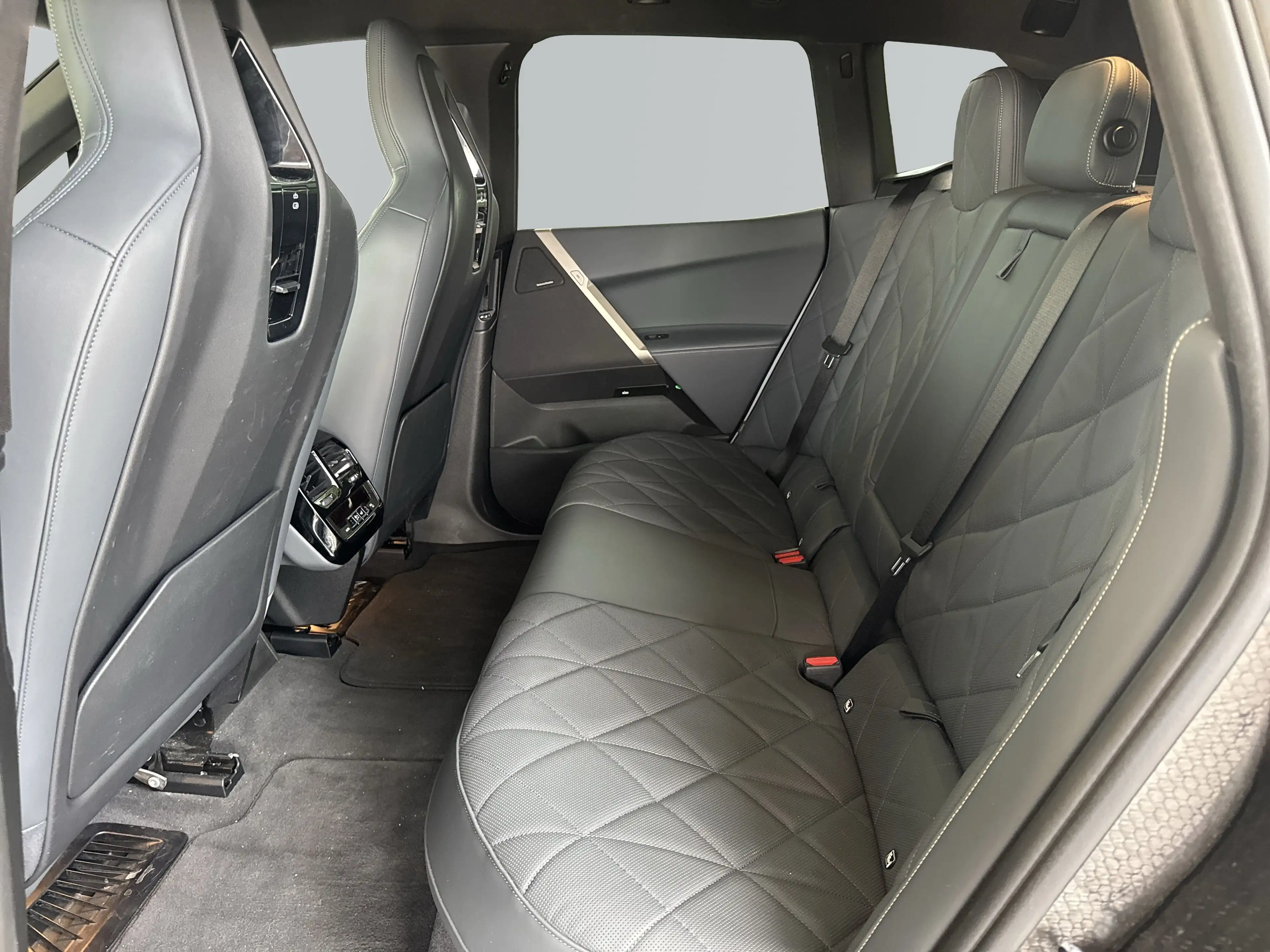 BMW iX xDrive40 Sportpaket HK HiFi DAB Pano.Dach — photo 9