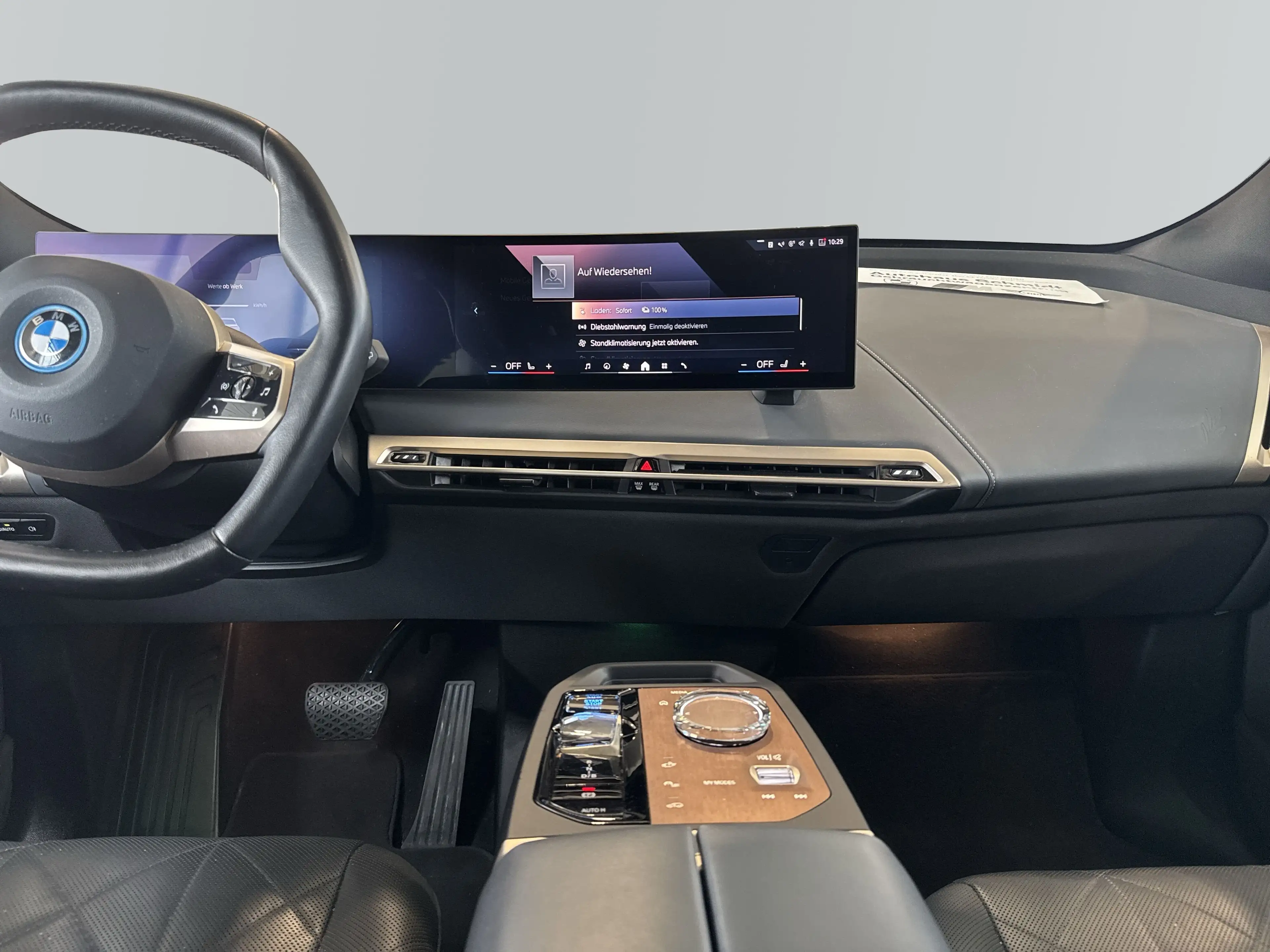 BMW iX xDrive40 Sportpaket HK HiFi DAB Pano.Dach — photo 13