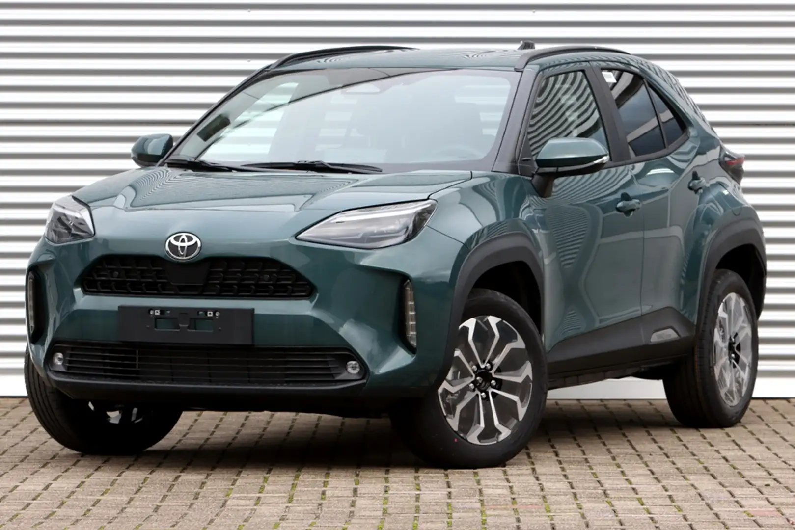 Toyota Yaris Cross 1.5 Hybrid 130 Team-Player NIEUW Safety+ Winter-Pa Groen - 1