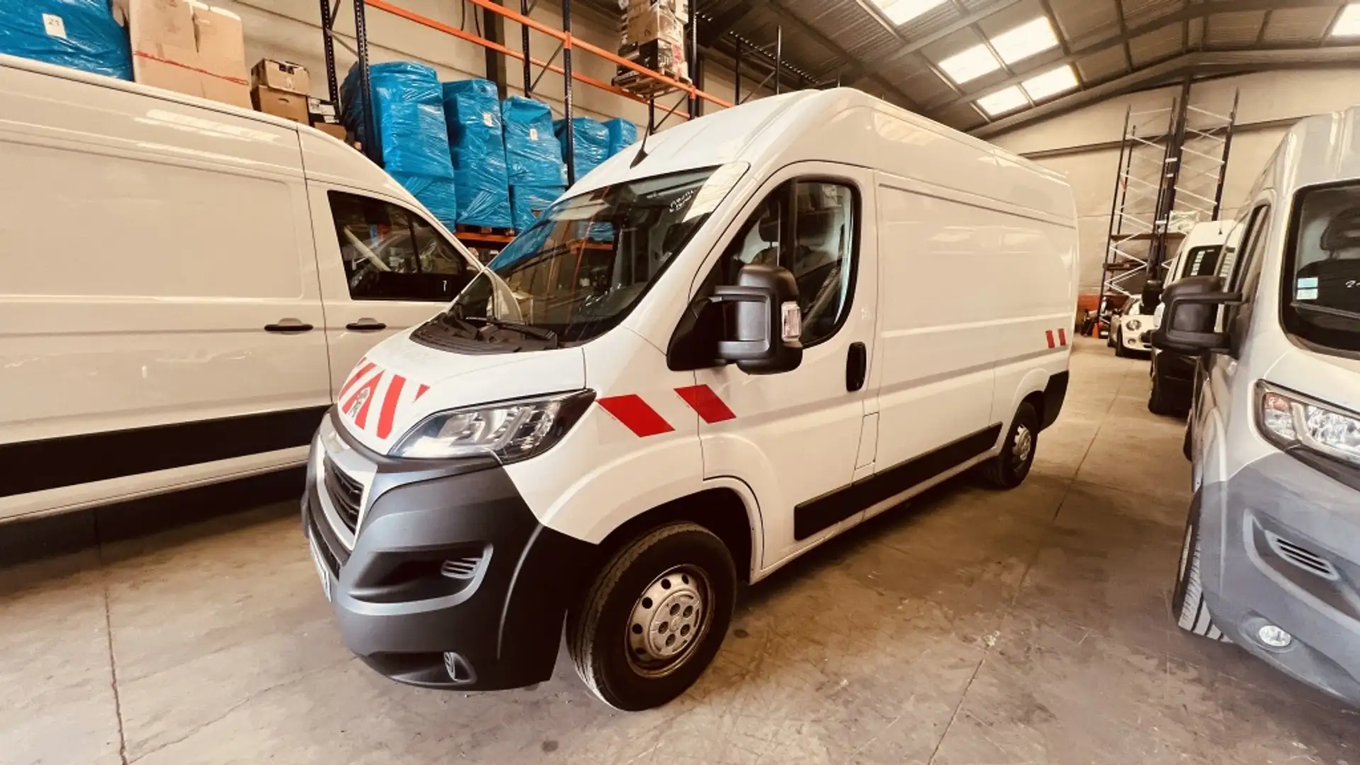Peugeot Boxer Furgón 2.2BlueHDI 333 L2H2 S&S 120 Blanco - 2