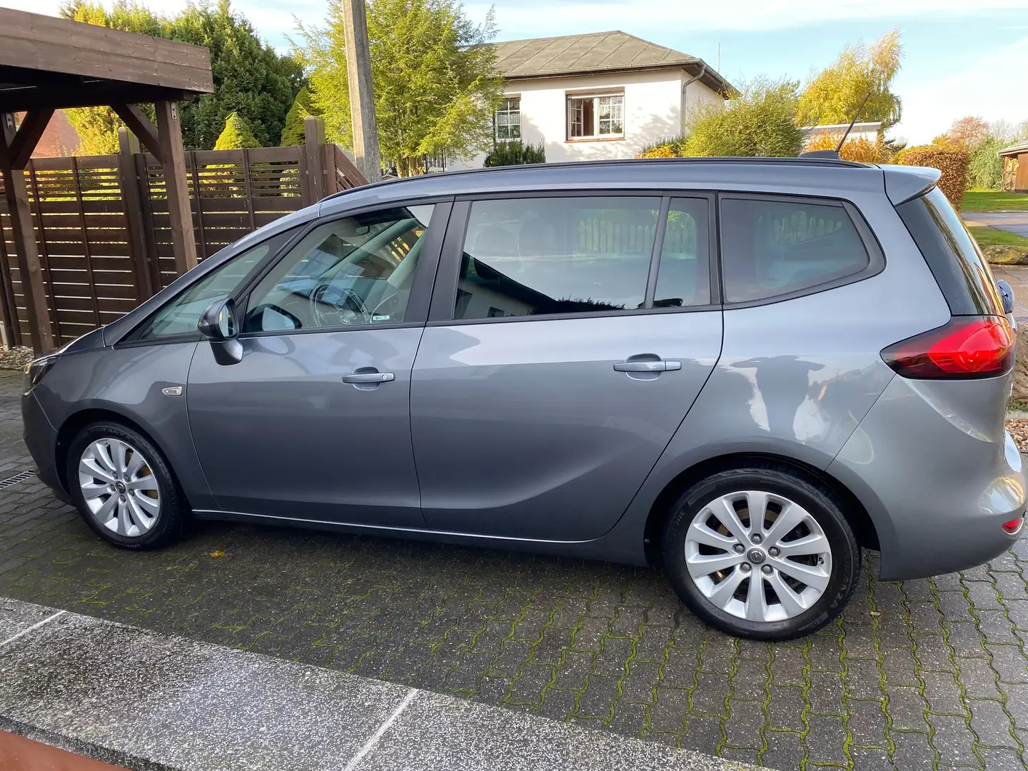 Opel Zafira Tourer Zafira Tourer 1.4 Turbo Automatik ON Grau - 1