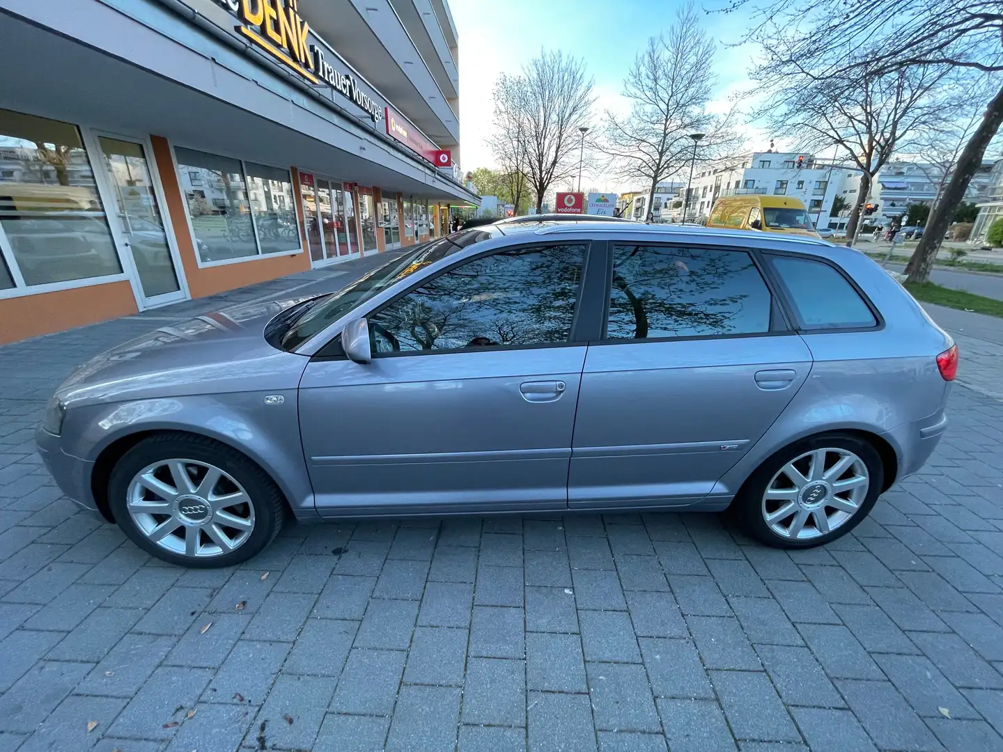 Audi A3 Sportback, XENON, S-Line Paket, TÜV neu,8Reifen Silber - 2