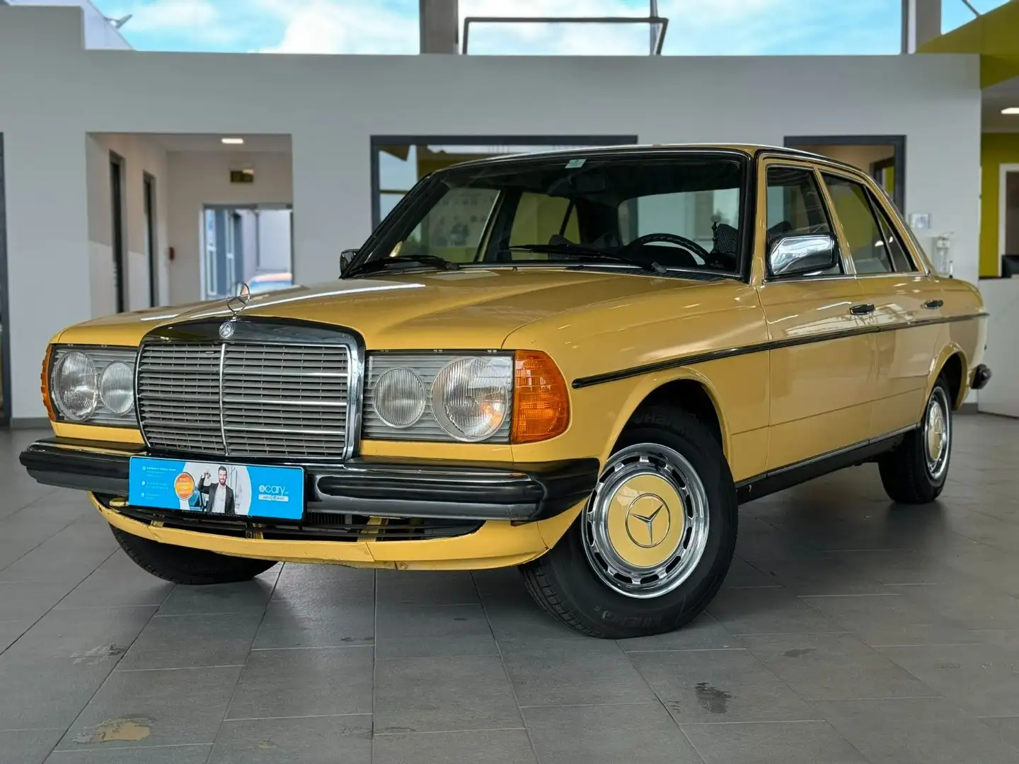 Mercedes-Benz 230 W 123 230 Gelb - 1