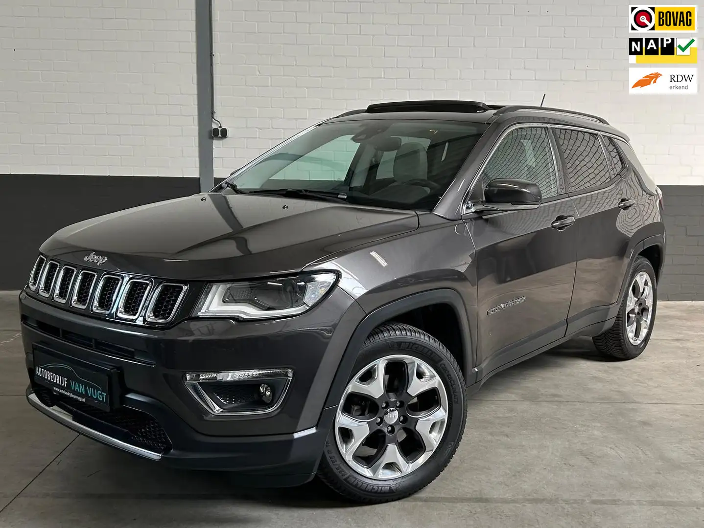 Jeep Compass 1.4 MultiAir Limited, panoramadak, leer, climate, Grijs - 1