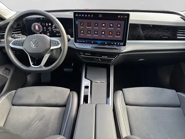 Volkswagen Passat view 5