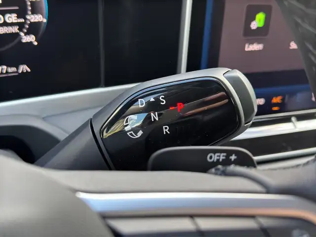 Volkswagen Passat view 11