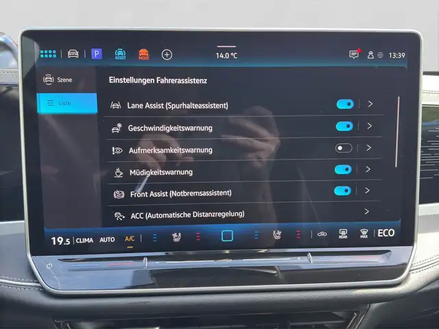 Volkswagen Passat view 14