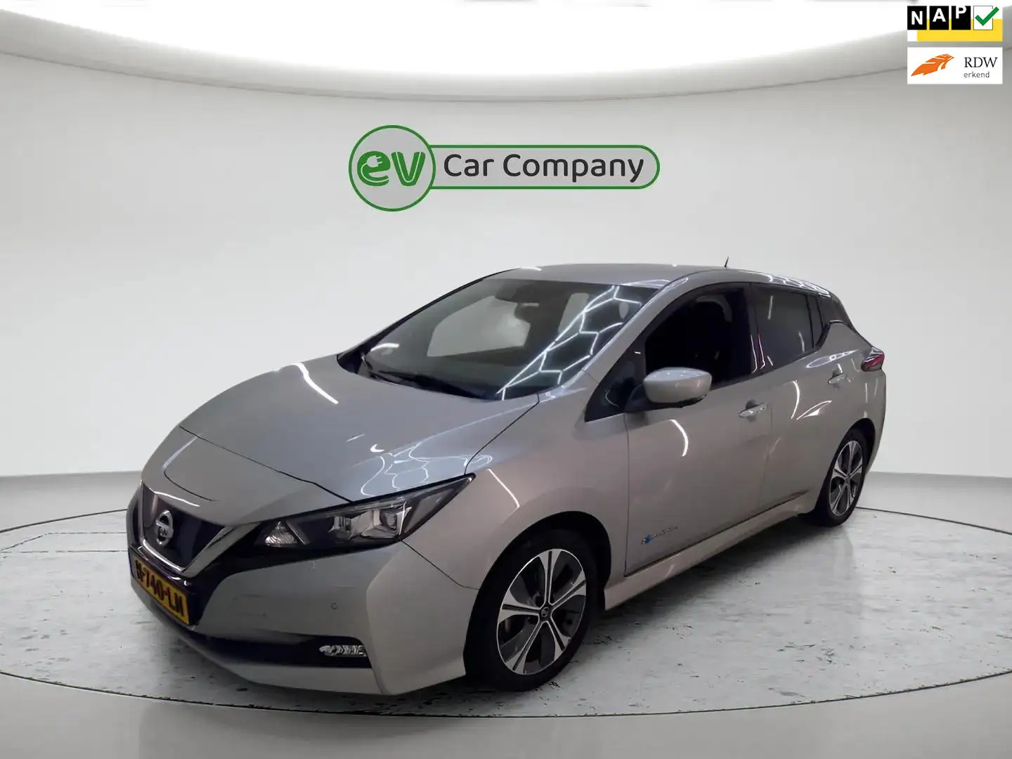 Nissan Leaf N-Connecta 40 kWh | SOH 87% | Camera | 1e Eigenaar Grau - 1