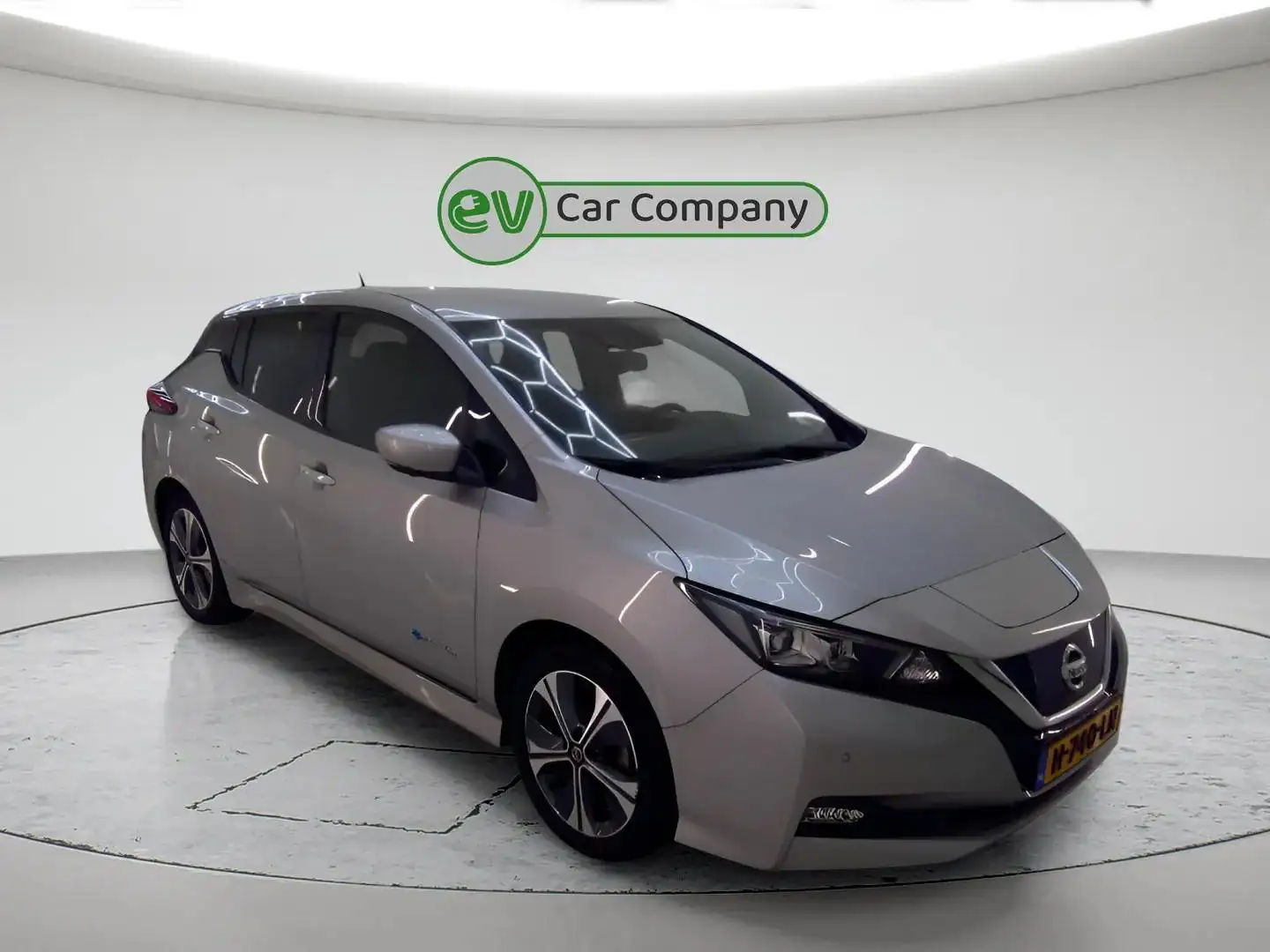 Nissan Leaf N-Connecta 40 kWh | SOH 87% | Camera | 1e Eigenaar Grau - 2