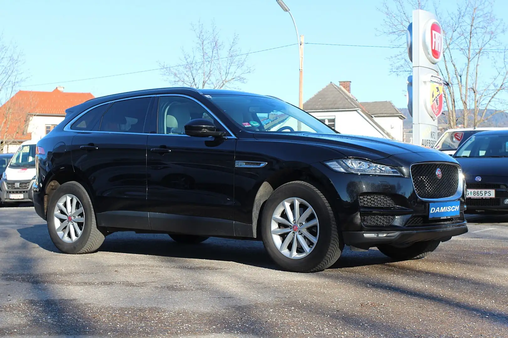 Jaguar F-Pace 25d AWD Portfolio Aut. Schwarz - 2