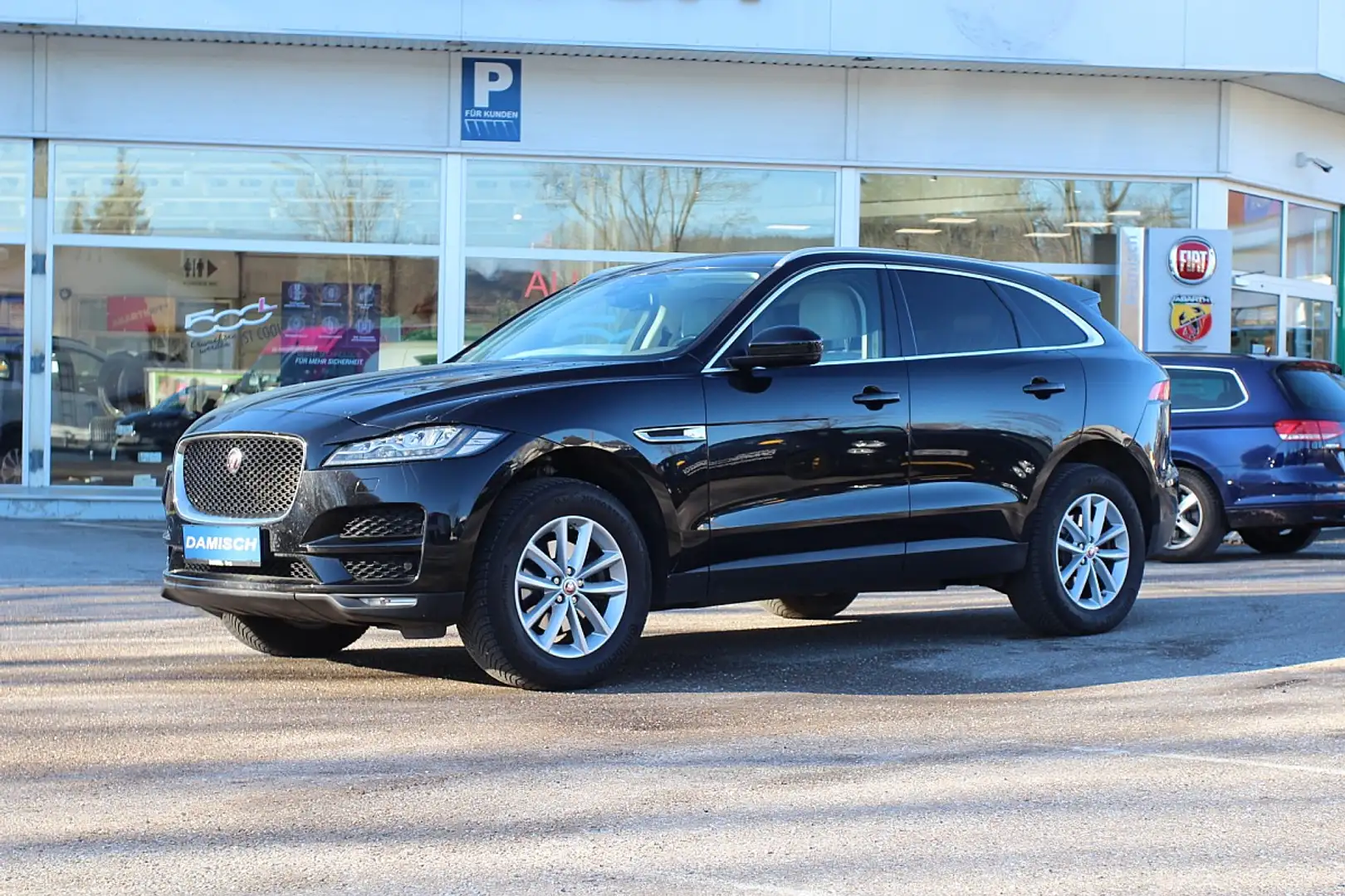 Jaguar F-Pace 25d AWD Portfolio Aut. Schwarz - 1
