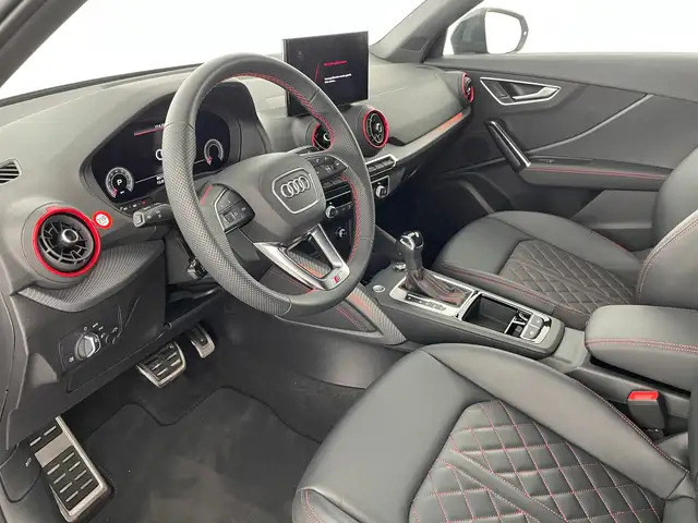 Audi Q2 view 8