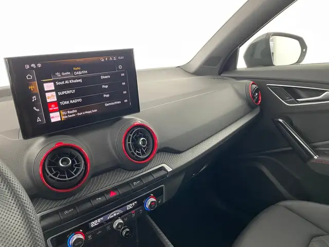 Audi Q2 view 9