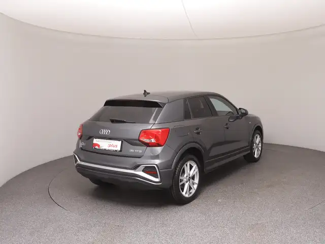Audi Q2 view 4