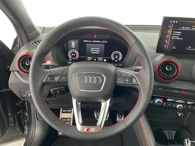 Audi Q2 view 13
