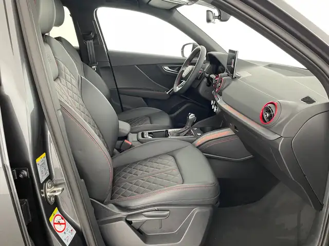 Audi Q2 view 10