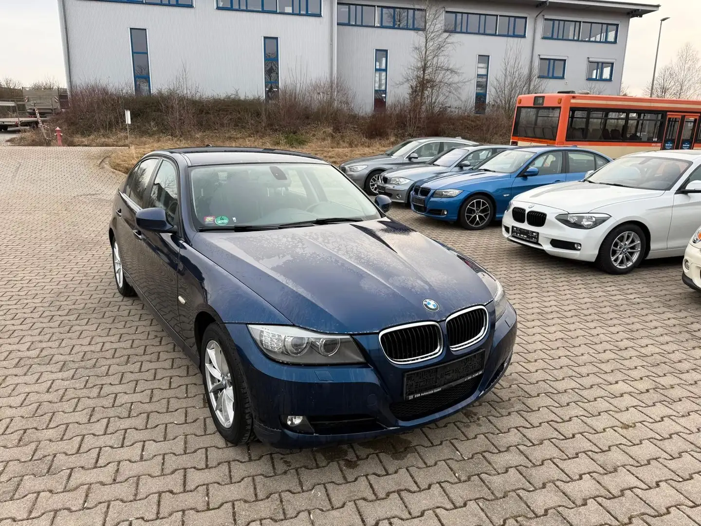 BMW 320 i-Navi -Xenon-Stzhz-Tempo Kék - 1