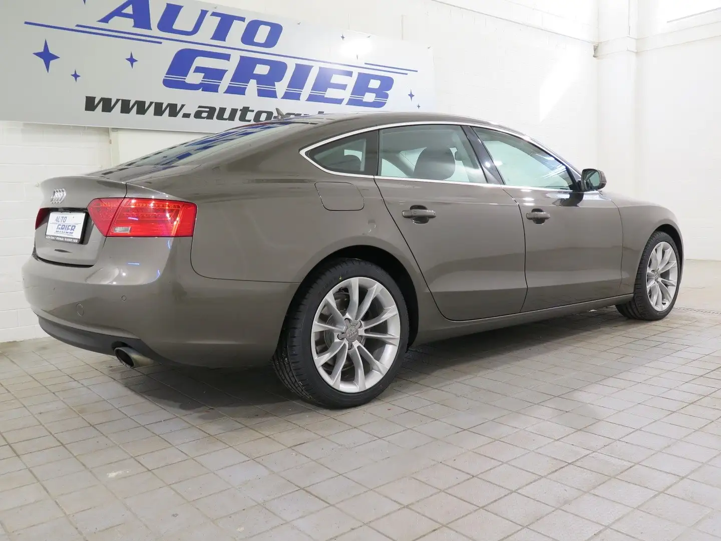 Audi A5 1.8 TFSI (125kW), Xenon, Navi, 18 "Alu Szürke - 2
