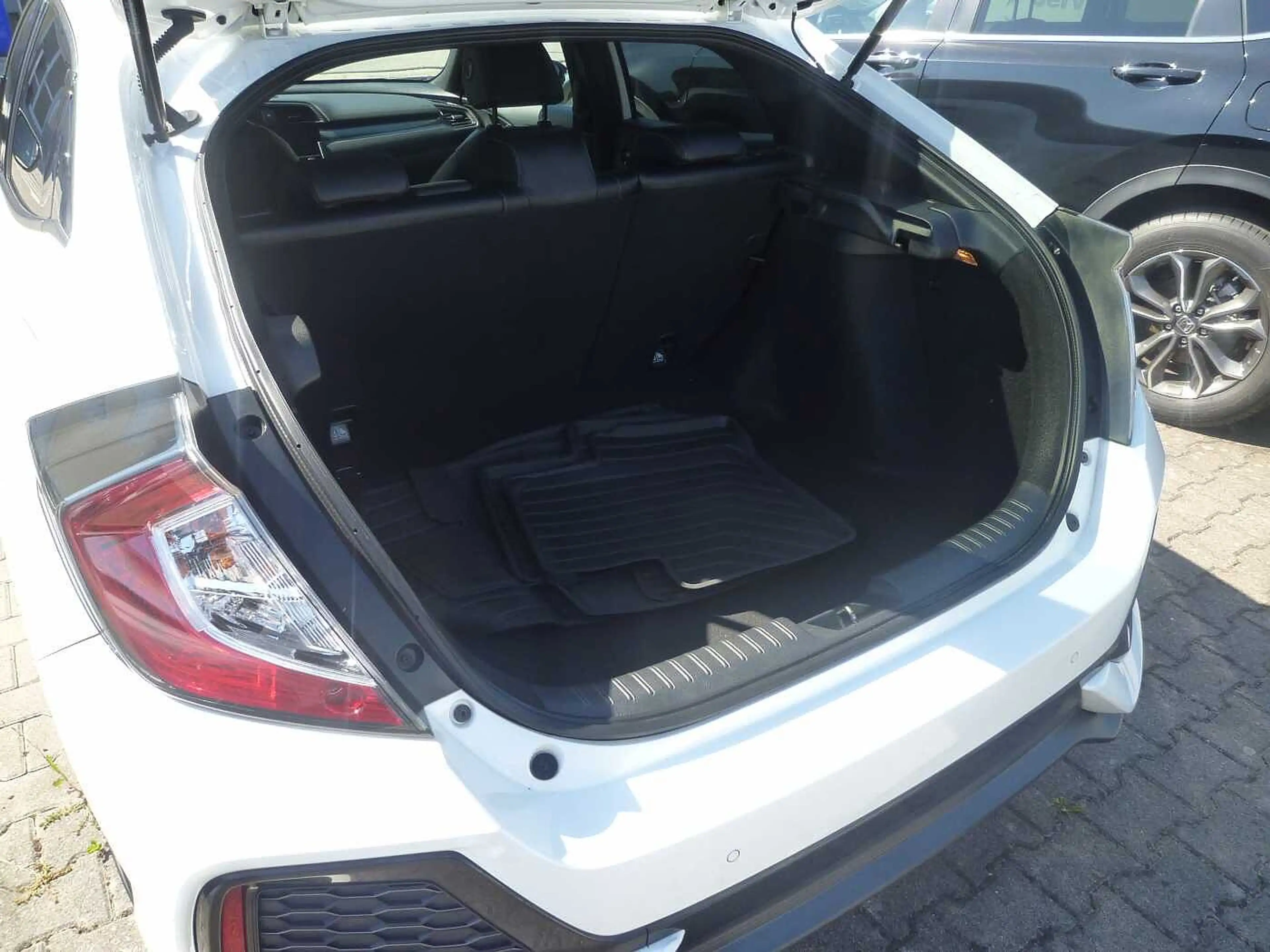 Honda Civic 1.5 i-VTEC Turbo Prestige — photo 11