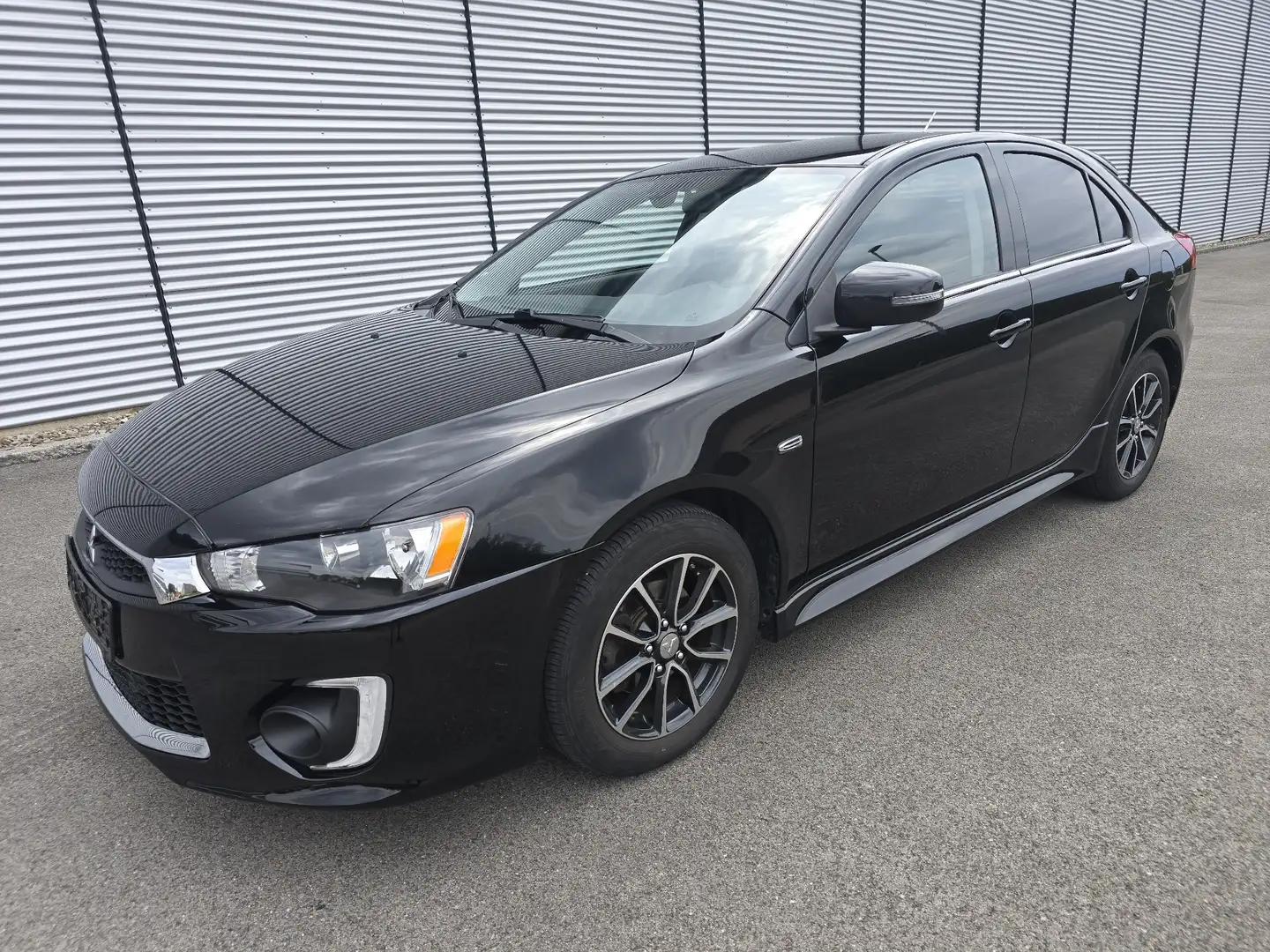 Mitsubishi Lancer Lancer Sportback 1.6 ClearTec Plus Noir - 1