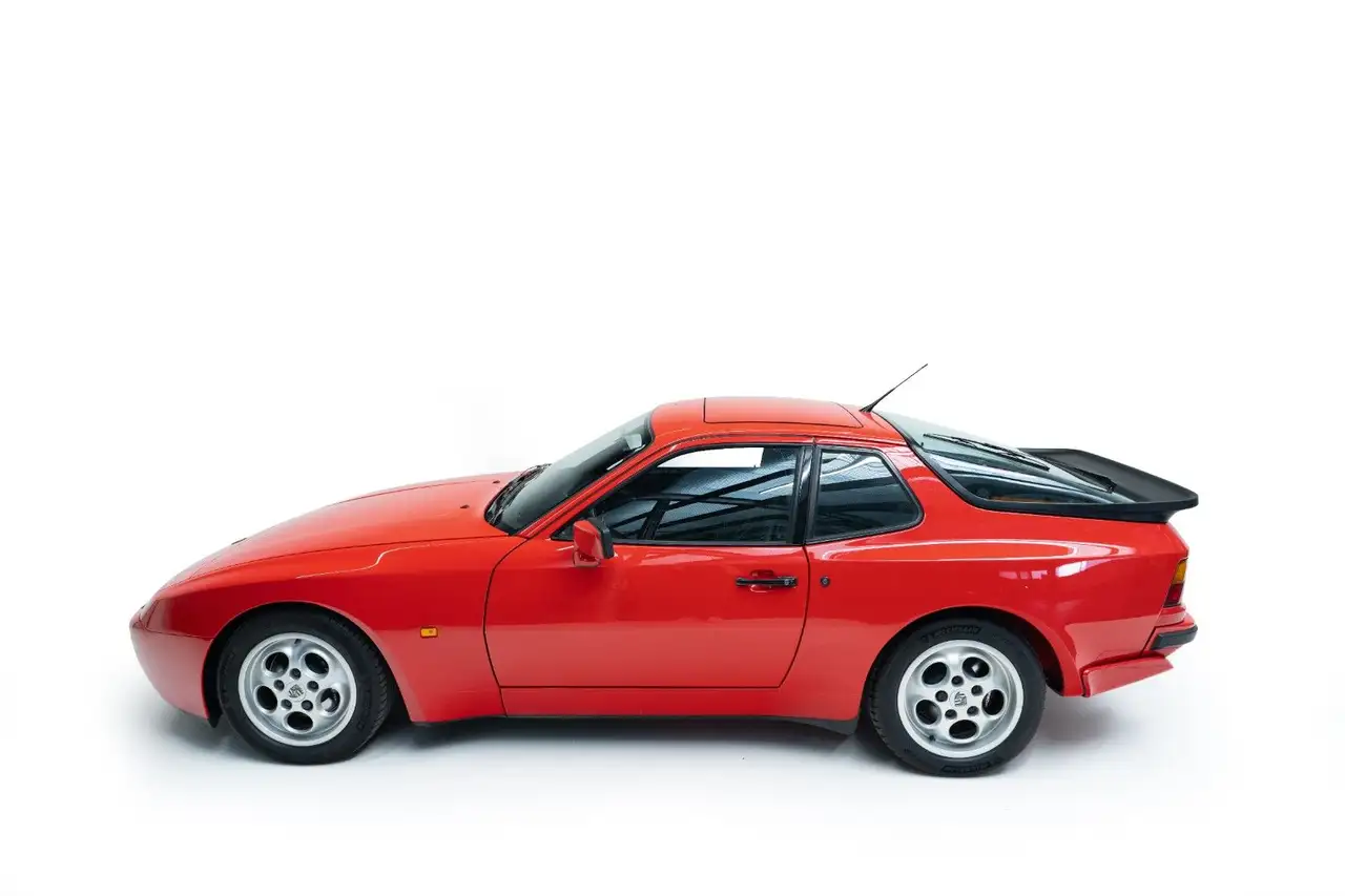 Porsche 944 TURBO, foto 2