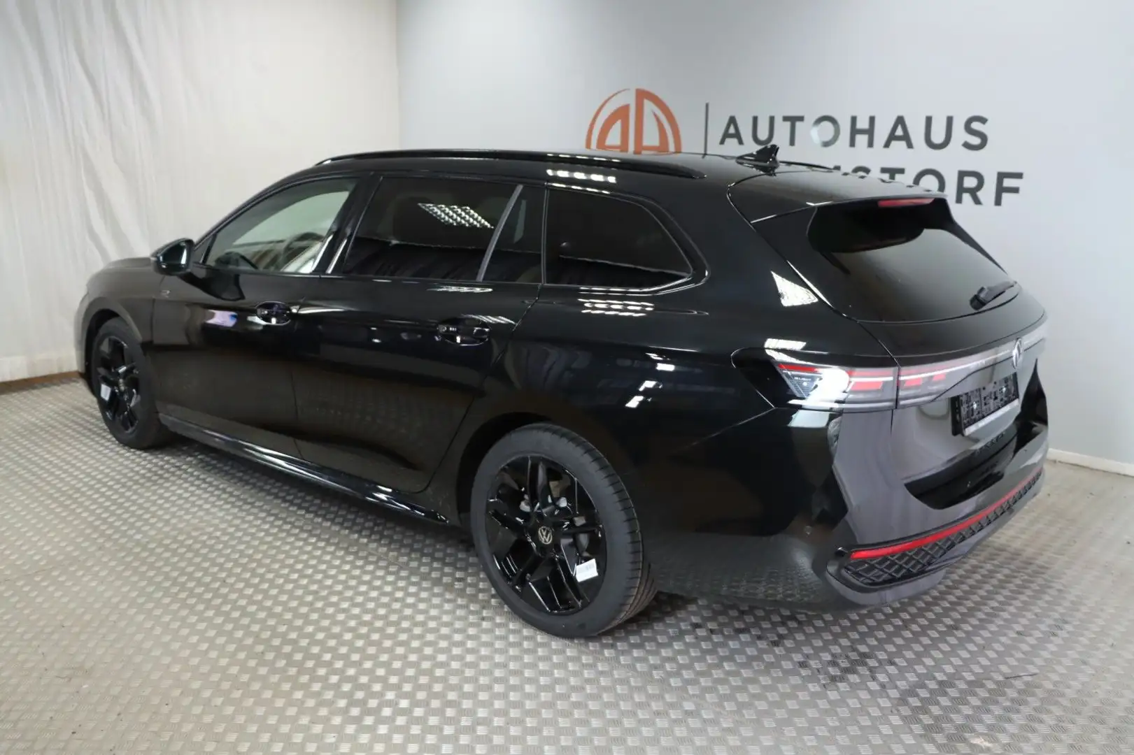 Volkswagen Passat Variant 2.0  4M R-Line Black Style AHK Schwarz - 2