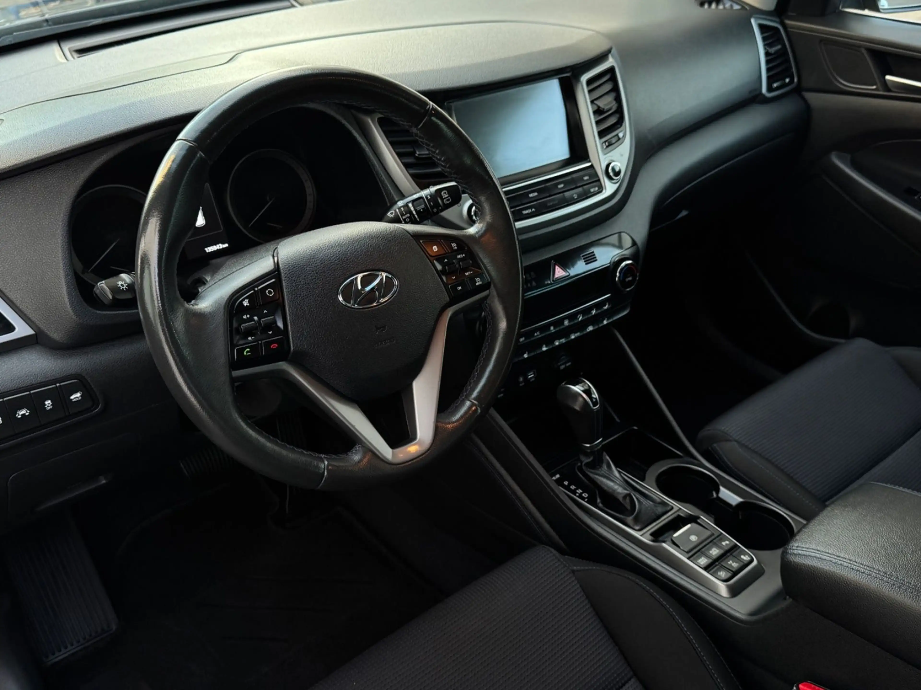 Hyundai TUCSON Premium 4WD AUTOMATIK*NAVI*KAMERA*AHK*XEN — photo 11