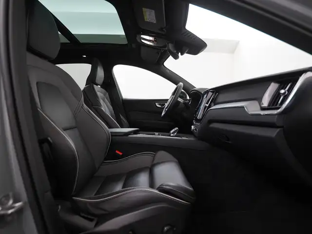 Volvo XC60 view 3