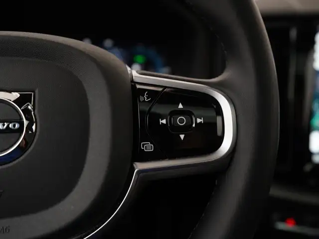 Volvo XC60 view 9