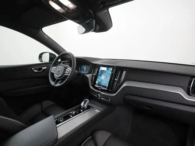 Volvo XC60 view 2