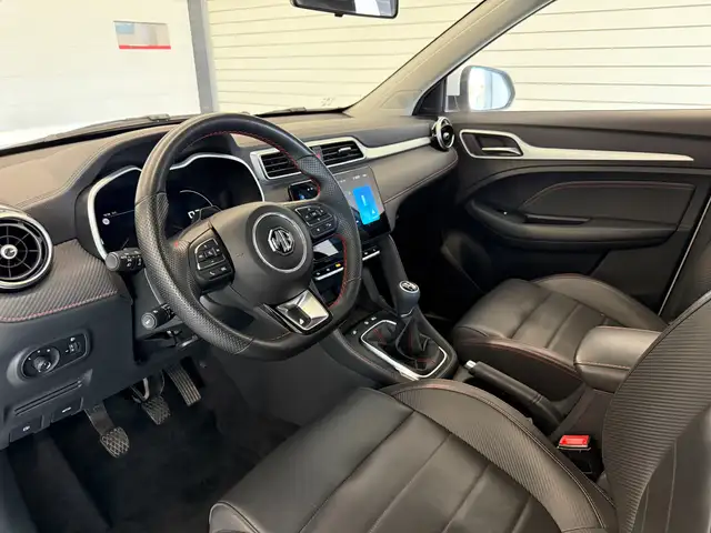 MG ZS view 12