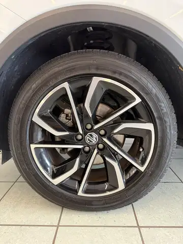 MG ZS view 27