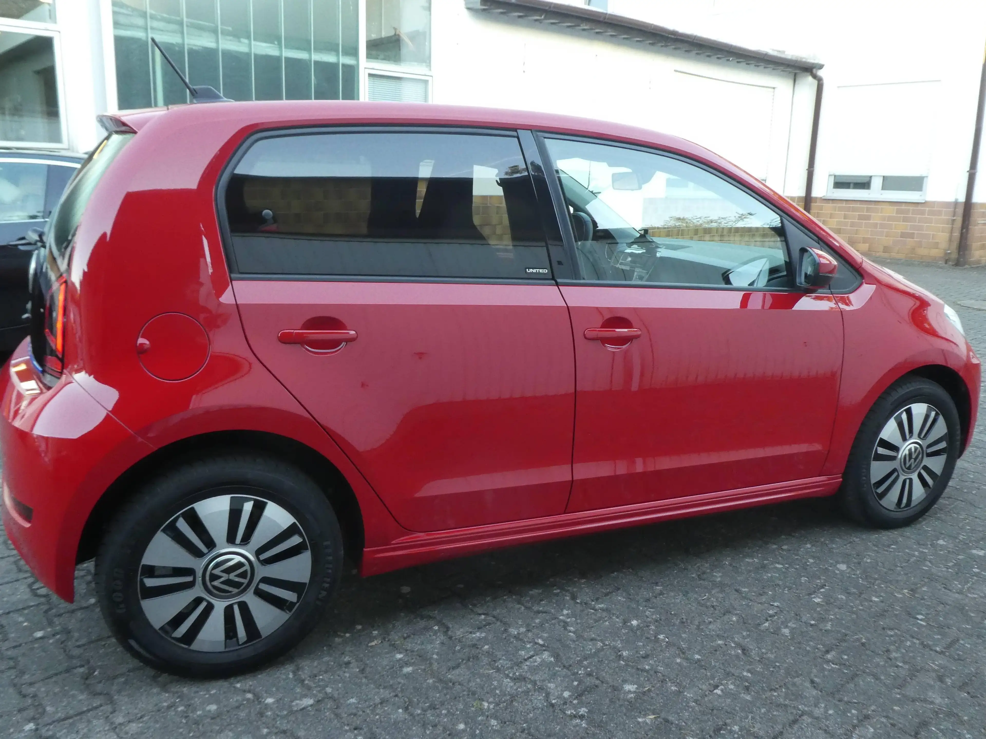 Volkswagen e-up! UNITED 5-Türer 1-Hand KAM SITZH TEMP Garantie — photo 3