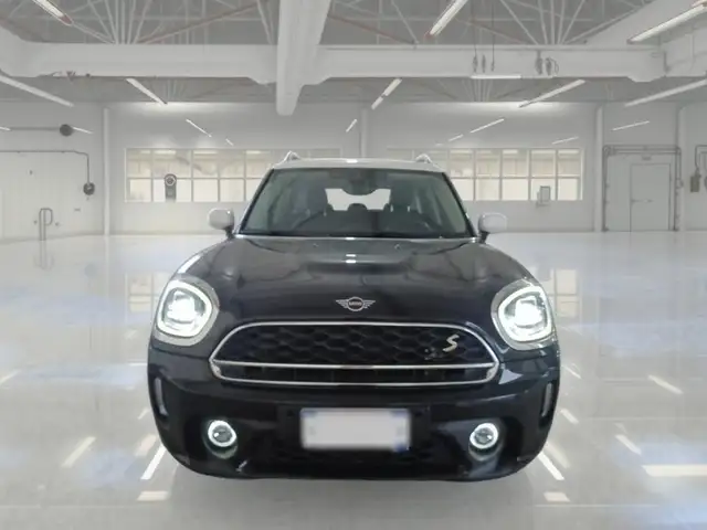 Mini Countryman view 2