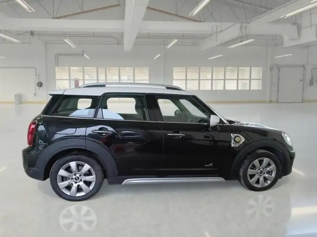 Mini Countryman view 3