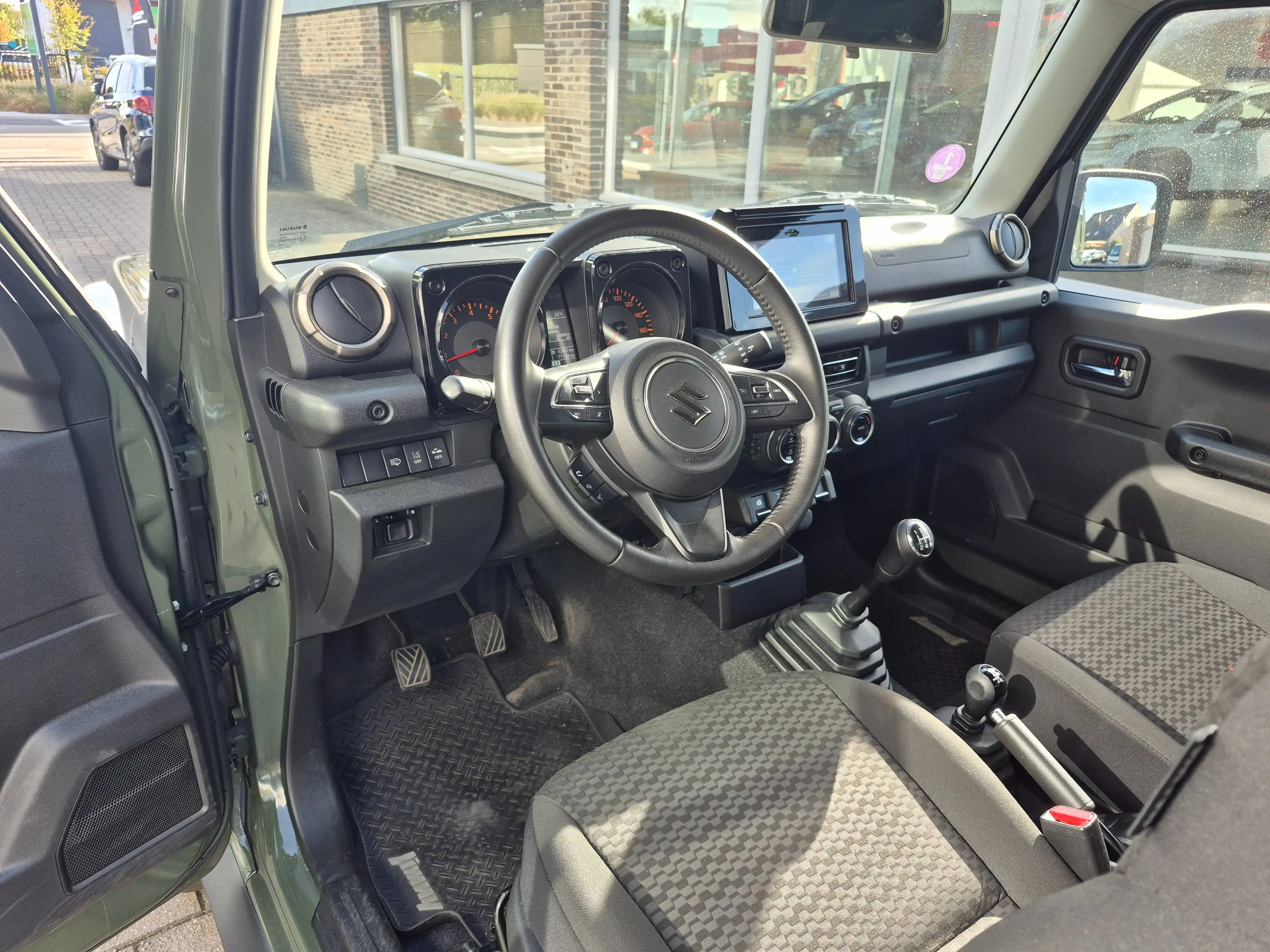 Suzuki Jimny Jimny 1.5i 4x4 GLX — photo 15