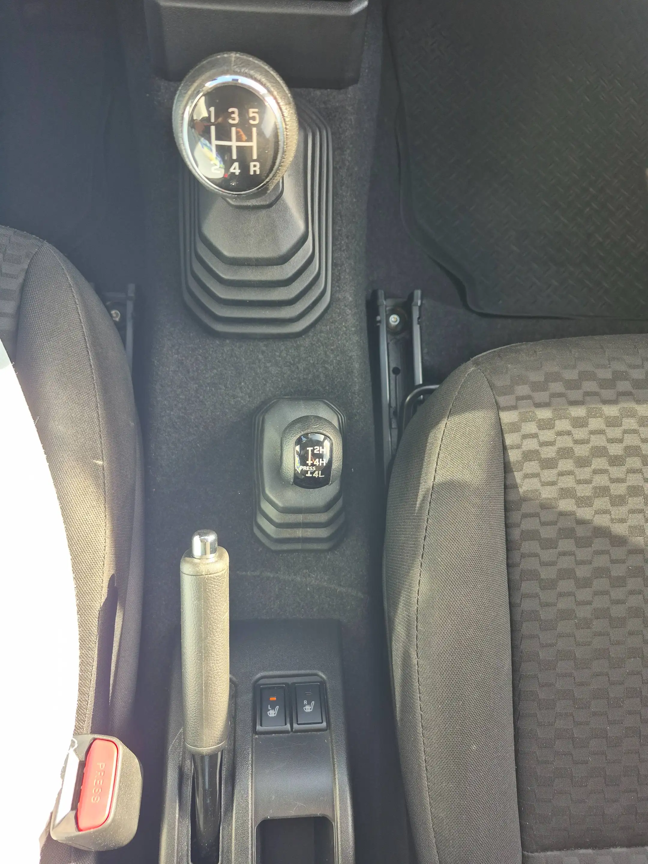 Suzuki Jimny Jimny 1.5i 4x4 GLX — photo 14