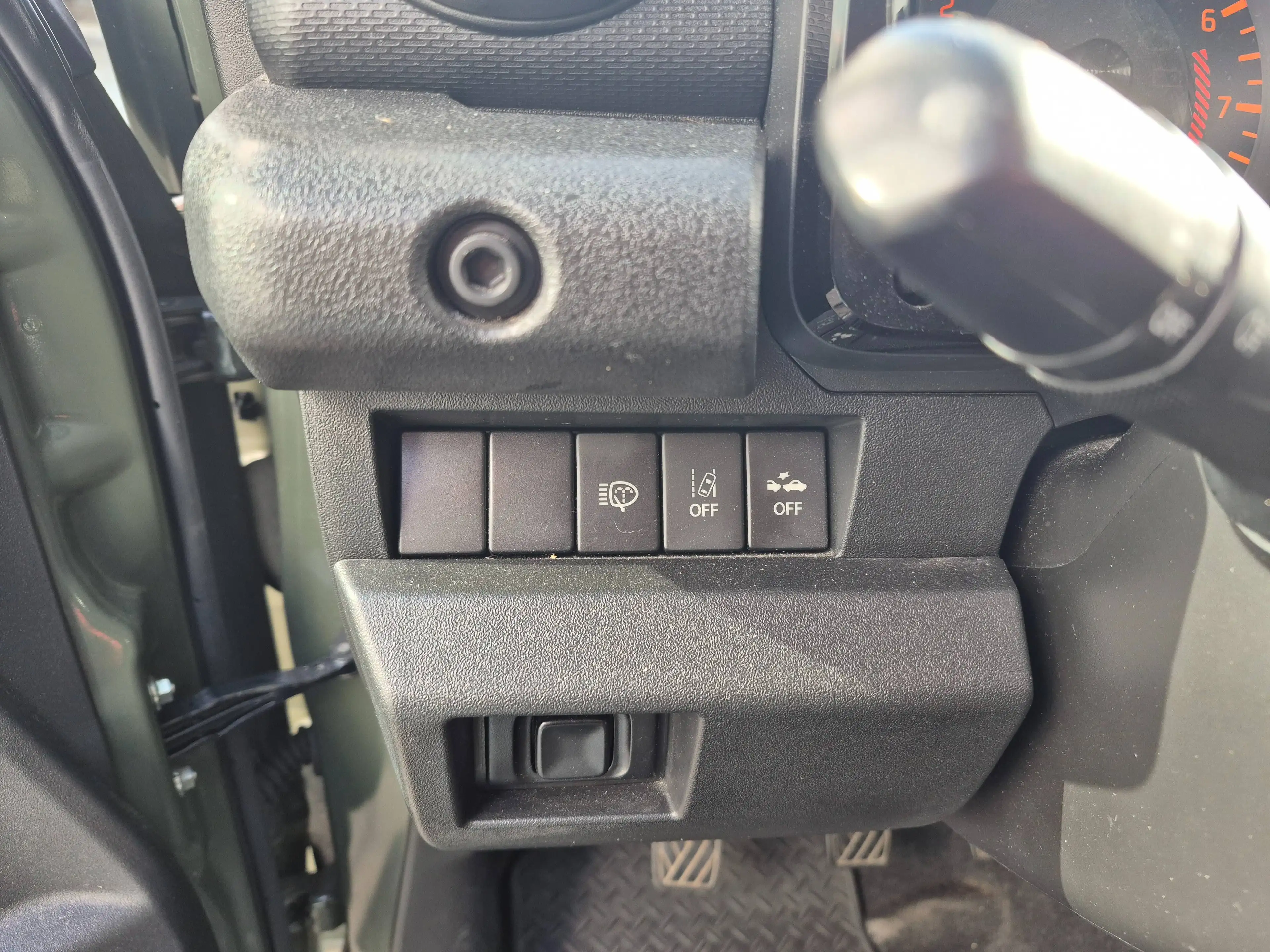 Suzuki Jimny Jimny 1.5i 4x4 GLX — photo 7