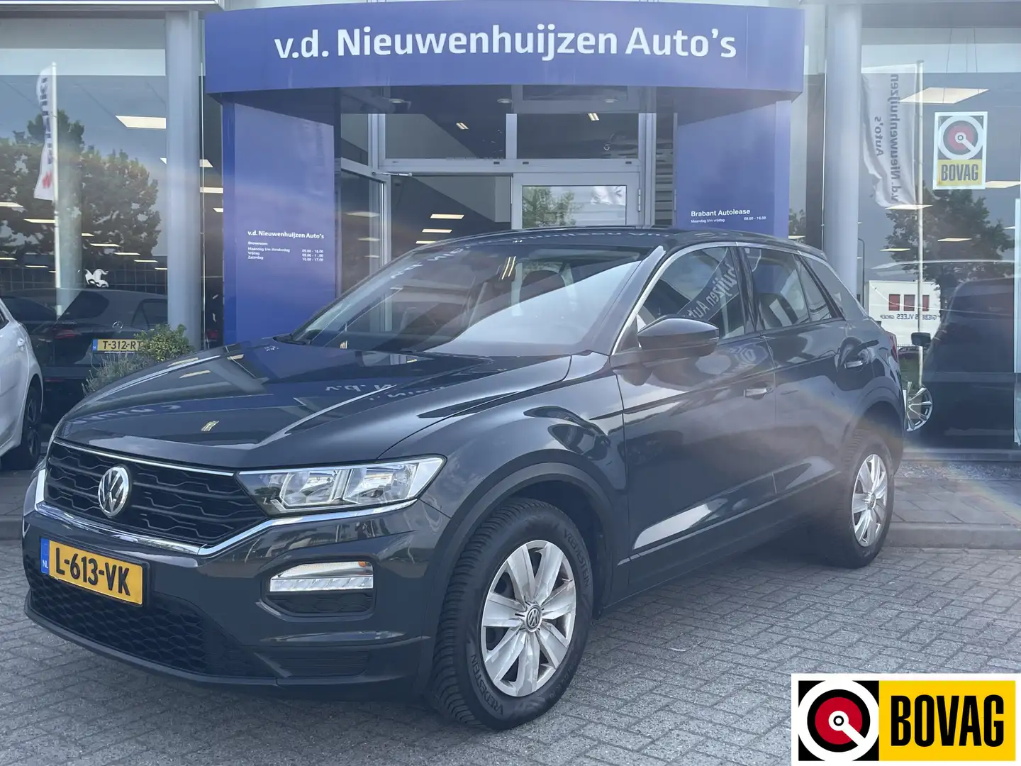 Volkswagen T-Roc 1.5 TSI | Achteruitrijcamera | Parkeersensoren | Grijs - 1