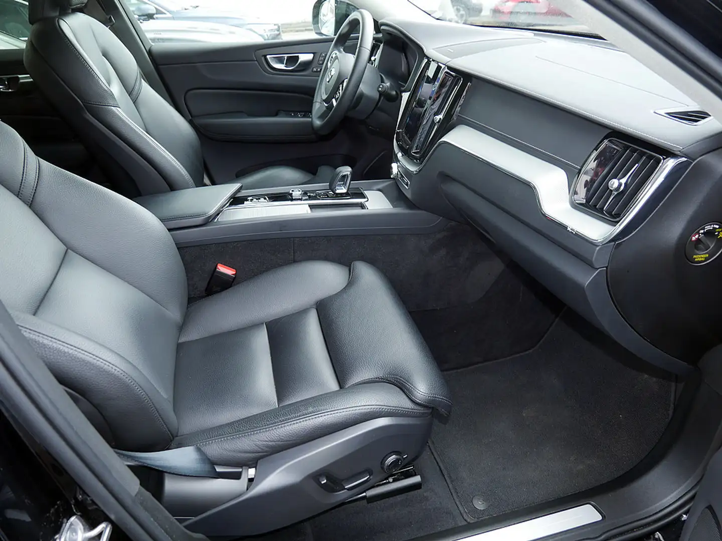 Volvo XC60 T8 Ultimate Dark Recharge Plug-In Hybrid AWD Noir - 2