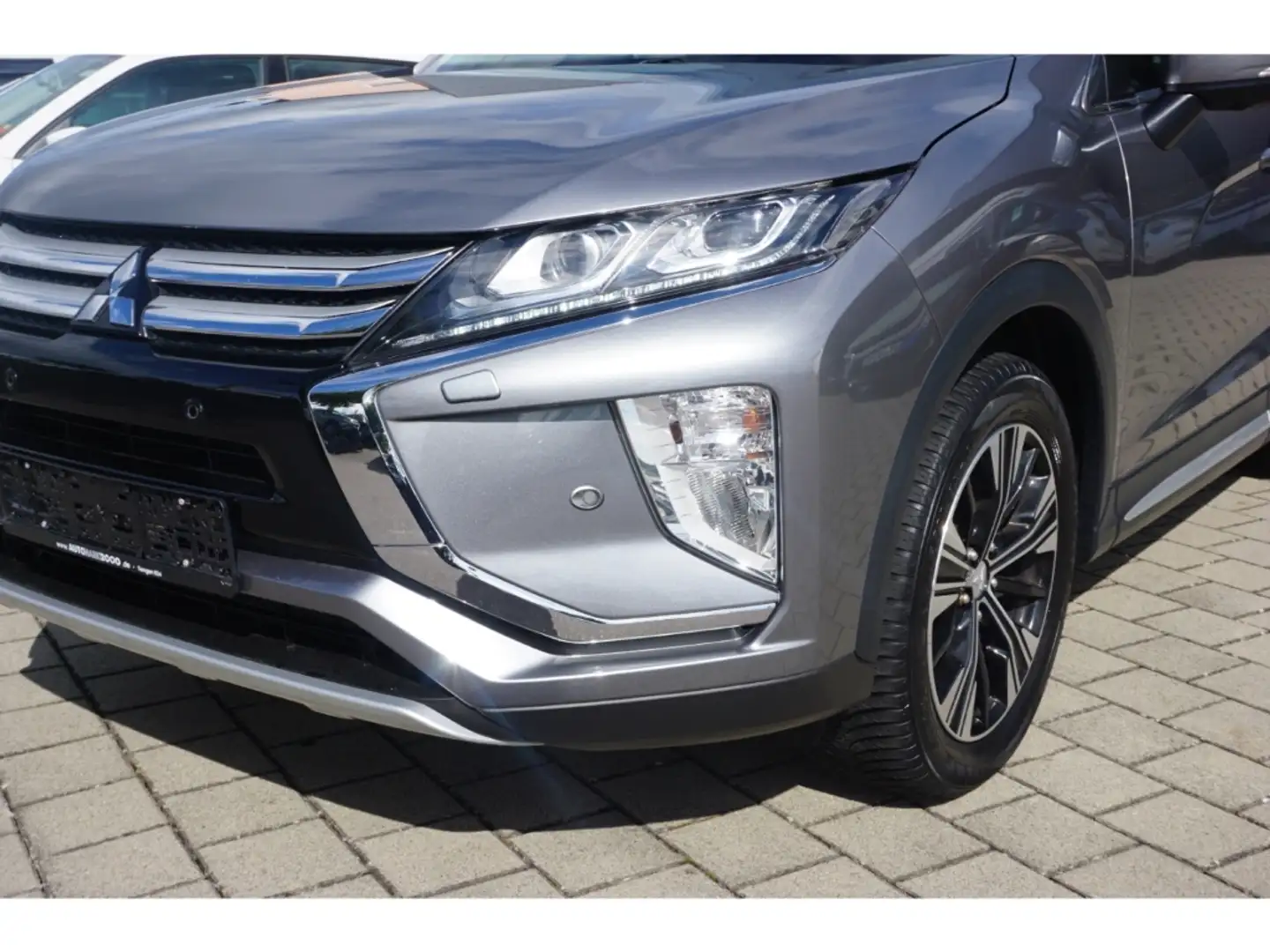 Mitsubishi Eclipse Cross 1.5 T-MIVEC 4WD CVT Top HuD LED ACC SHZ Grau - 2