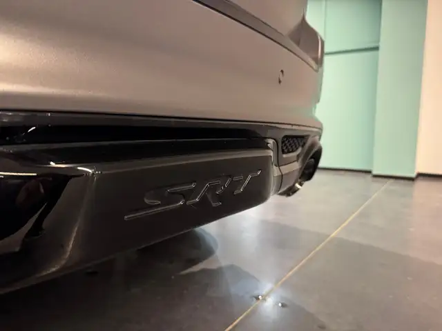 Jeep Grand Cherokee SRT | LPG | Webasto | Exportpreis 43.990 € Ansicht 10