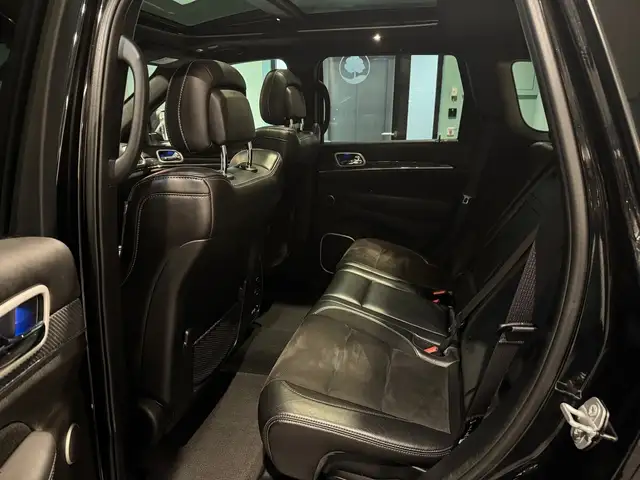 Jeep Grand Cherokee SRT | LPG | Webasto | Exportpreis 43.990 € Ansicht 28