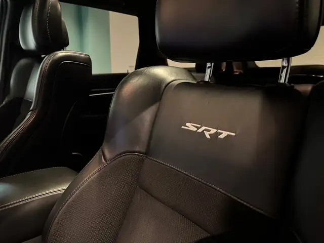 Jeep Grand Cherokee SRT | LPG | Webasto | Exportpreis 43.990 € Ansicht 29